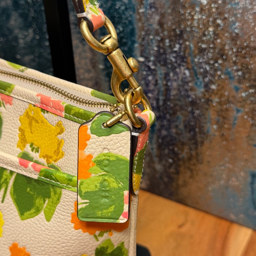 COACH NWT’s Kitt Messenger Crossbody Bag With Floral Print - Picture 9 of 16